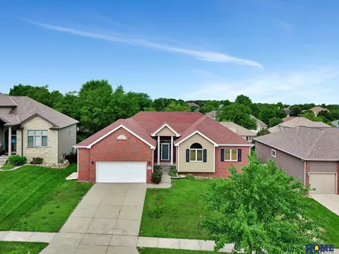 4911 S 76th St, Lincoln, NE 68516