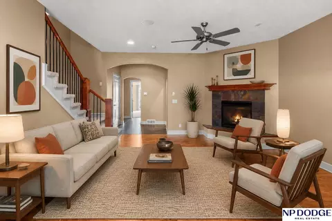 5138 Dodge St, Omaha, NE 68132