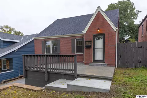 5031 Charles St, Omaha, NE 68132