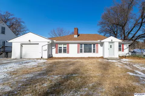 5630 Oak St, Omaha, NE 68106