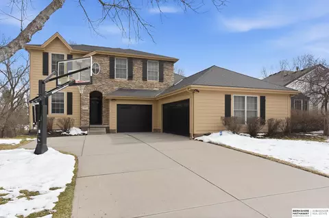 559 S 182 St, Elkhorn, NE 68022