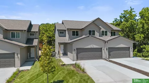 7162 N 79th Ct, Omaha, NE 68122