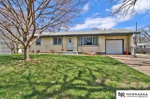 1713 Robertson Dr, Omaha, NE 68114