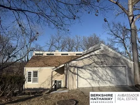 5106 Raven Oaks Dr, Omaha, NE 68152