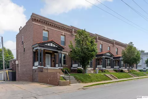 811 S 33rd St, Omaha, NE 68105