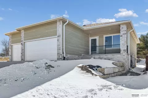 11601 Potter St, Omaha, NE 68142