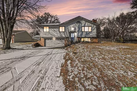 7016 N 51 St, Omaha, NE 68152