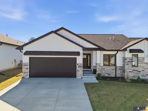 6835 Weigel Bay Bay, Lincoln, NE 68516