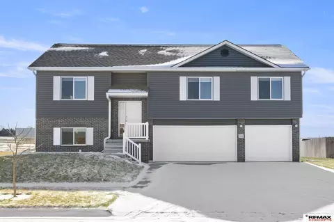9431 Oxford Ave, Waverly, NE 68462