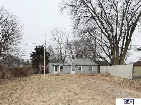 2330 N 69 St, Omaha, NE 68104