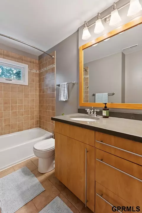 Bath - 9334 Spring St, Omaha, NE 68124 photo 1 of 3