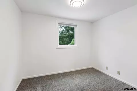 Bedroom - 9334 Spring St, Omaha, NE 68124 photo 9 of 10