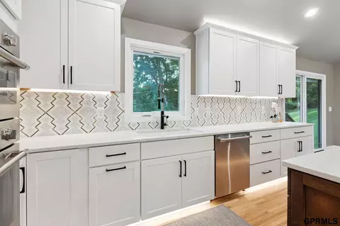 Kitchen - 9334 Spring St, Omaha, NE 68124 photo 4 of 5