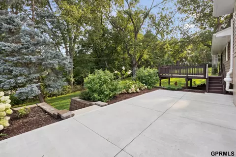 Exterior - 9334 Spring St, Omaha, NE 68124 photo 6 of 9