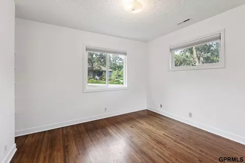 Bedroom - 9334 Spring St, Omaha, NE 68124 photo 7 of 10