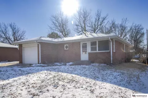 7541 Holdrege St, Lincoln, NE 68505