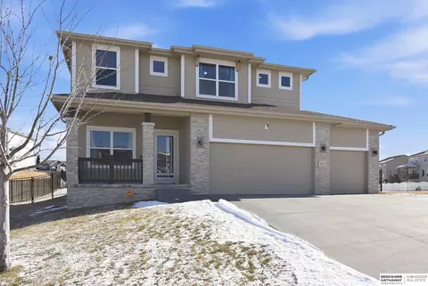 10459 S 111th St, Papillion, NE 68046