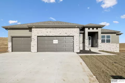 18410 Sycamore Dr, Gretna, NE 68028
