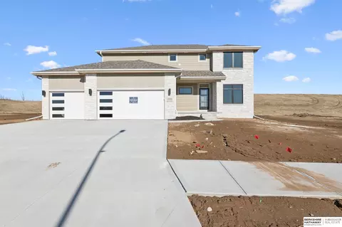 18552 Sycamore Dr, Gretna, NE 68028