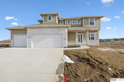 6013 S 214th St, Elkhorn, NE 68022