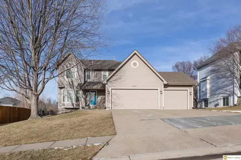 10028 Durkop St, La Vista, NE 68128