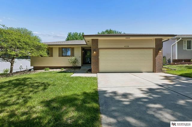 4228 Duxhall Dr, Lincoln, NE 68516