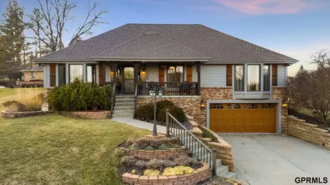 11024 N 61st St, Omaha, NE 68152