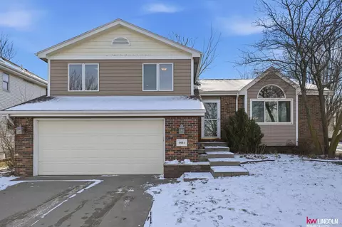 5463 NW 4th St, Lincoln, NE 68521