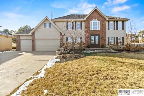 122 S 167th Cir, Omaha, NE 68118