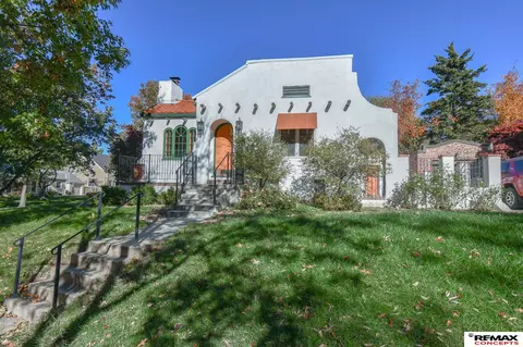 2602 Woodsdale Blvd, Lincoln, NE 68502