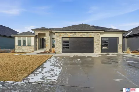 9650 Topher Blvd, Lincoln, NE 68526