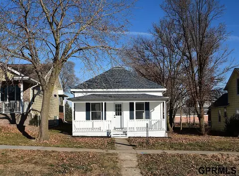 412 3rd St, Milford, NE 68405