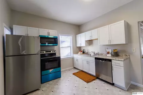 4266 Maple St, Omaha, NE 68111