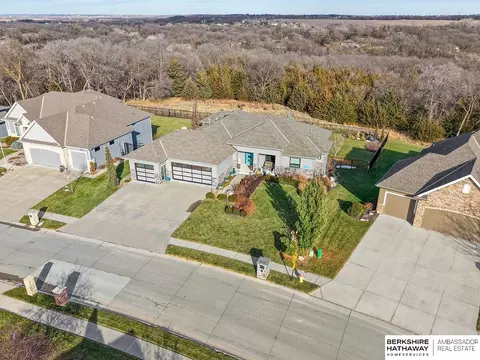 5713 S 239th St, Elkhorn, NE 68022