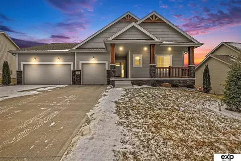 21371 Blaine St, Elkhorn, NE 68022