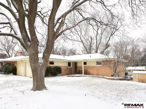 1127 Mulder Dr, Lincoln, NE 68510