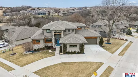 5702 S 234 St, Elkhorn, NE 68022
