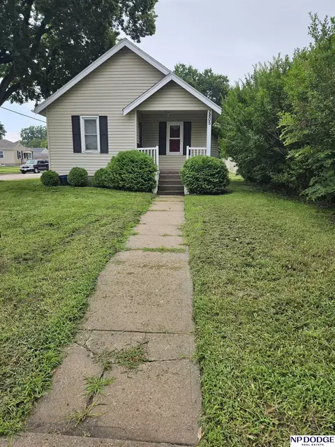 1805 N Logan St, Fremont, NE 68025