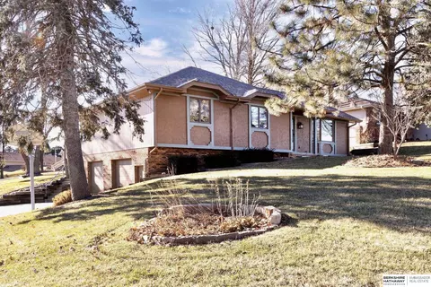 5603 T St, Omaha, NE 68117