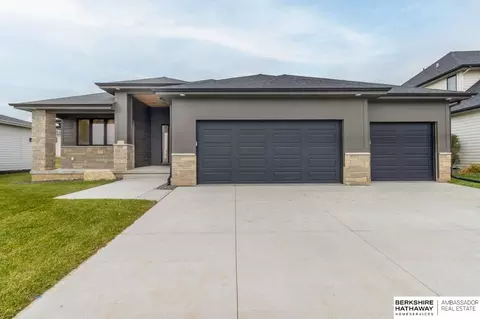 21052 Joseph St, Elkhorn, NE 68022