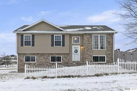 5701 S 96th St, Lincoln, NE 68526