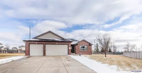 2555 Alana Ln, Lincoln, NE 68512