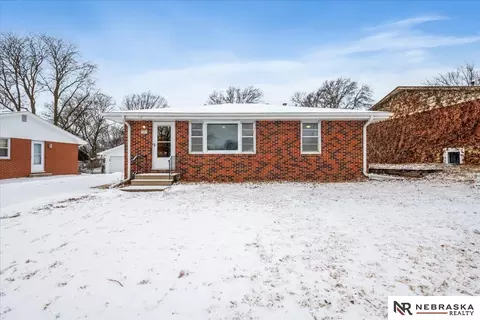 949 N 68th St, Lincoln, NE 68505