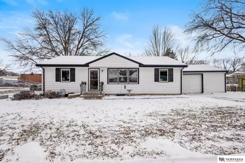 5945 Francis St, Lincoln, NE 68505