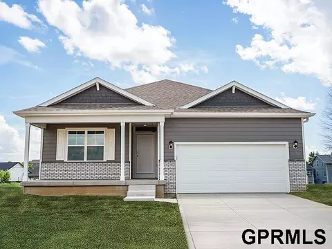 11460 White Pine Dr, Papillion, NE 68046
