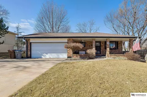 5611 S 42nd Street Ct, Lincoln, NE 68516