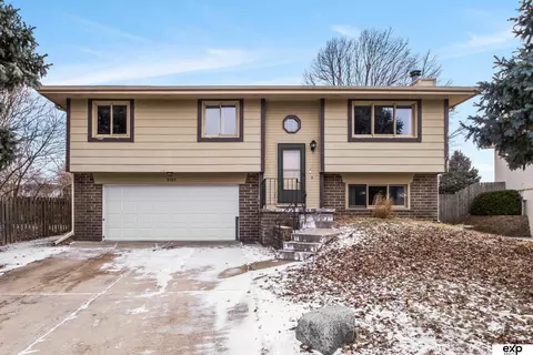 8107 Vernon Ave, Omaha, NE 68134