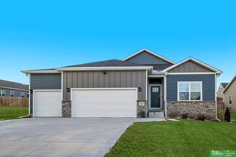 8522 S 63rd St, Omaha, NE 68157