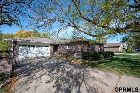 421 Haverford Dr, Lincoln, NE 68510