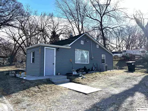 7343 Lake St, Omaha, NE 68134